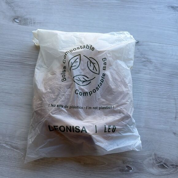 Leonisa Sheer Stripe Detail Sculpting Bodysuit beige size M NWT in packaging - Picture 4 of 6